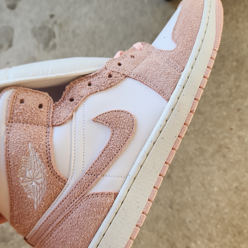 Jordan Pink Sneakers